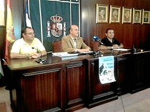 Juan Manuel González, Juan Fernández y Francisco Forque, en la presentación oficial de la actividad.