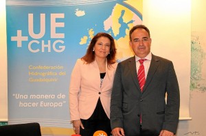 La delegada del Gobierno en Andalucía y el presidente de la CHG.