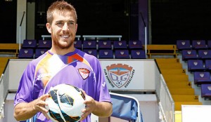 Álvaro Antón. el día de su presentación con el Guadalajara, regresa al Recre. / Foto: www.apiedepista.es.