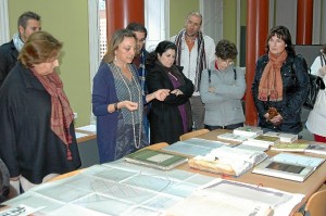 Lola Lazos ha explicado la importancia del Archivo Municipal de Huelva en la conservación de documentos deportivos. 