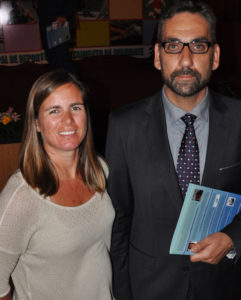 Maria Alabau, junto al alcalde de Ayamonte, Antonio Rodríguez Castillo.