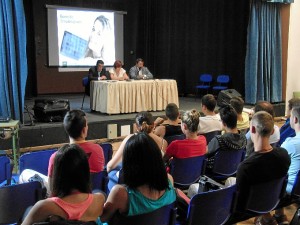 Presentación del Bono a jóvenes onubenses.