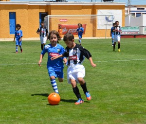 Los chavales disfrutaron en una atractiva jornada futbolística.