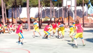 Más de 180 niños practican el baloncesto en Aljaraque.