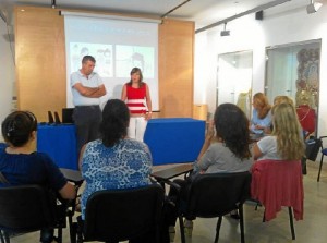 Concejala de Educación, María del Carmen Beltrán junto al concejal de Drogodependencia, José Manuel Raya, en la clausura de las escuelas. 