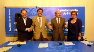 Benjamín Naranjo, Miguel Ángel Vaca, Pedro Rodríguez y Rosa Espada, tras la firma del convenio.