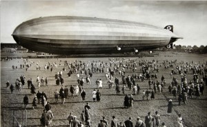 Esta fotografía, de 1935, ofrece una idea de las dimensiones del Graf Zeppelin