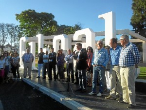 El alcalde de Gibraleón inauguró la nueva avenida.