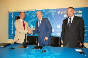 El convenio busca ayudar a nuevos emprendedores en la provincia de Huelva.