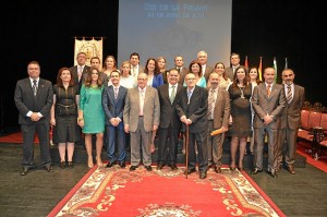 Foto de familia de la entrega de Medallas en La Palma. 