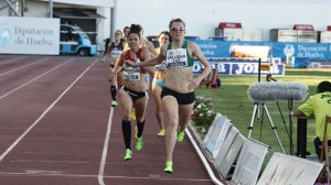 La irlandesa Galligan venció en la prueba de los 800 femeninos. / Foto: Josele Ruiz.