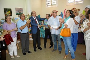 El alcalde de Huelva ha asistido a la inauguración de la Semana Cultural en Las Palmeras.