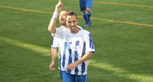 José, máximo goleador del equipo campillero, celebra un gol con Coqui. / Foto: Alongarvi.