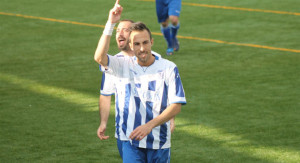 José, máximo goleador del equipo campillero, celebra un gol con Coqui. / Foto: Alongarvi.