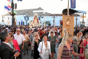 Emotivos momentos vivieron los carteyeros con la proclamación oficial del patronazgo canónico de la Virgen del Rosario.