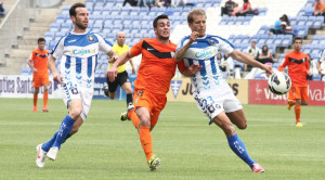 Joselu, junto a Morcillo y Fernando Vega en el partido Recre-Córdoba. / Foto: Josele Ruiz.