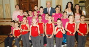 Una representación del Club Gimnasia Rítmica de Huelva fue recibida en el Ayuntamiento.