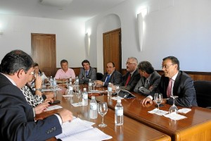 Un momento de la reunión minería celebrada en Beas. 