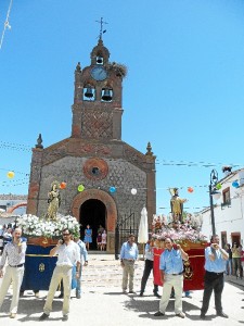 La procesión recorrió gran parte de las calles del barrio de Puerto Gil.