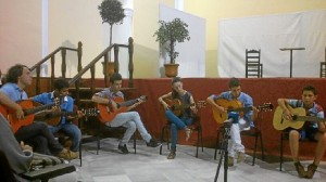 Alumnos de la Escuela de guitarra.