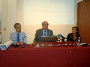 El alcalde de Huelva ha apoyado la iniciativa del Colegio de Arquitectos. 