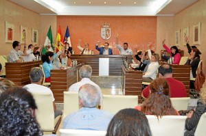 Votación en el Ayuntamiento de Almonte.