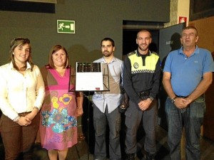 Las autoridades y los ponentes de la charla durante el evento.