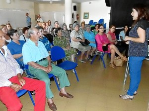 El Centro de Día de Mayores de Punta Umbría celebró con sus mayores una convivencia de despedida de los cursos .