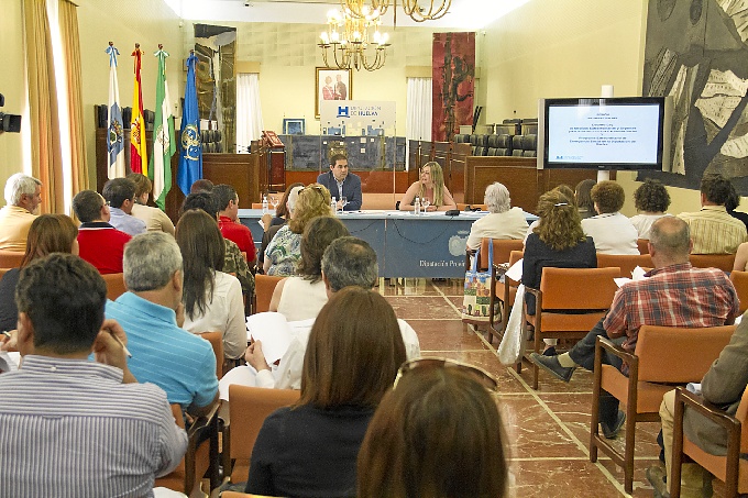 La sesión informativa con los alcaldes y alcaldesas se ha celebrado en la Diputación.