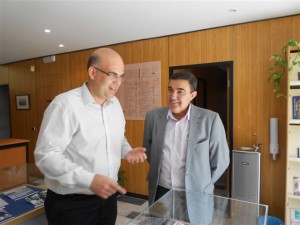 Vicente Zarza durante su visita al Archivo.