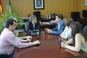 José Fiscal y Vicente Zarza reunidos con la junta directiva de la Adian.