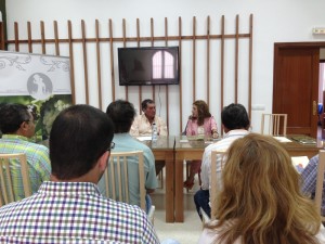 La presentación tuvo lugar en Cooperativa Vitivinícola Ntra. Sra. del Socorro, en Rociana.