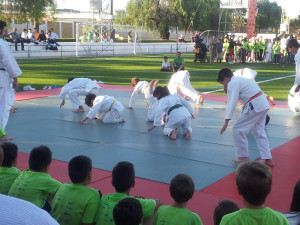 Jóvenes judocas en Gibraleón.