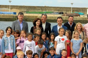 Foto de familia del acto.