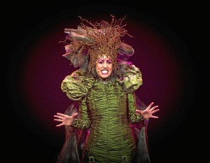 Noemía Gallego da vida a la Bruja del Oeste en el musical.