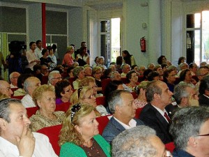 Entre el público, conocidas caras de la sociedad onubense.