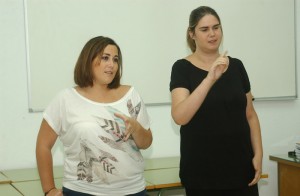 La concejal Patricia Calle en el curso de lenguaje de signos impartido el pasado año.