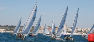 Un total de 16 participantes tomaron parte en la regata en aguas onubenses.