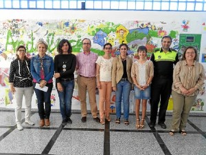 Miembros del equipo de profesionales que trabajan contra el absentismo escolar en Hinojos.