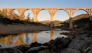 Puente de Alcolea de la Línea Férrea Huelva-Zafra. / Foto: geolocation.ws.