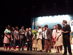 Actores de la Casa de la Juventud que interpretan a la Comisión Fundacional.