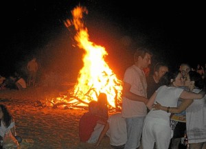 En Punta Umbría las hogueras estarán repartidas en diferentes puntos de la playa.