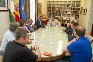 Reunión entre Ignacio Caraballo y comerciantes de Isla Chica.