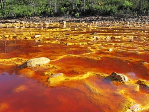 El autor relaciona la Atlántida con el río Tinto. 