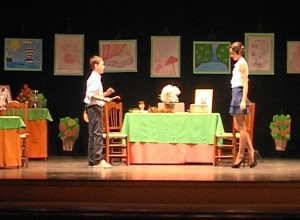 Los pequeños actores, de quinto y sexto curso de primaria, se presentaron en dos momentos en las tablas del Teatro Felipe Godínez de Moguer.