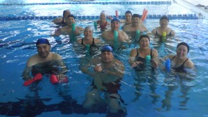 Natación para adultos, una de las actividades del programa deportivo para el verano.