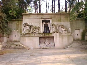 Monumento central del cementerio de Pére Lachaise. 