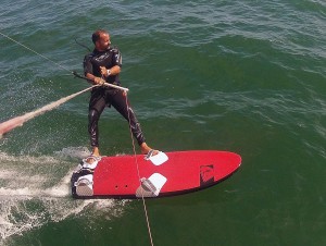 El isleño Augusto García durante el Campeonato Andaluz Kitesurf