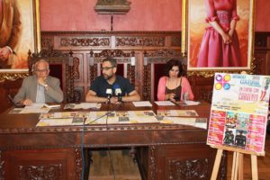 El alcalde de Ayamonte durante la presentación de las actividades estivales.