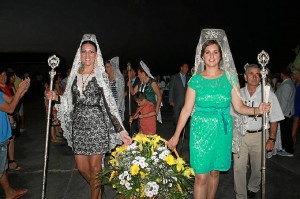 Flores para la Virgen del Carmen. 